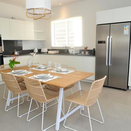 Obiches Luxury Beachfront Apartment Trou-Aux-Biches Bagian luar foto