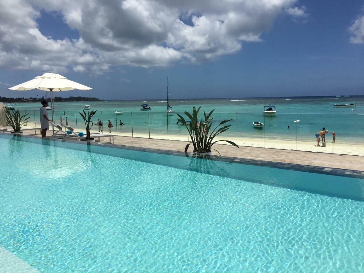 Obiches Luxury Beachfront Apartment Trou-Aux-Biches Bagian luar foto