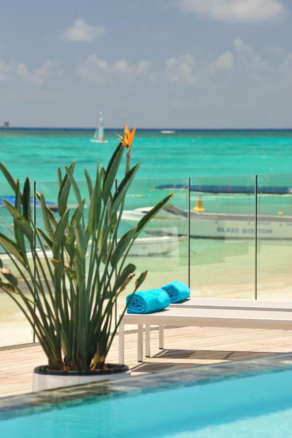 Obiches Luxury Beachfront Apartment Trou-Aux-Biches Bagian luar foto
