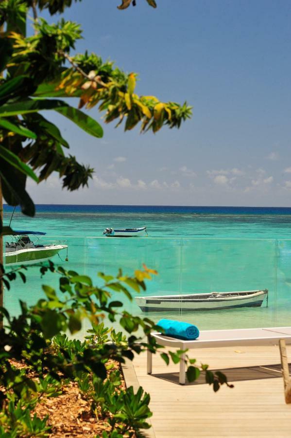 Obiches Luxury Beachfront Apartment Trou-Aux-Biches Bagian luar foto