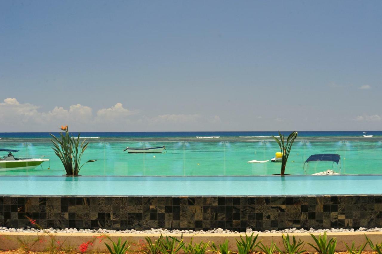 Obiches Luxury Beachfront Apartment Trou-Aux-Biches Bagian luar foto