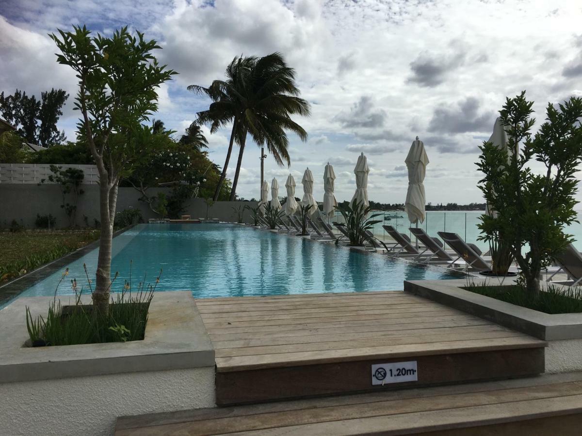 Obiches Luxury Beachfront Apartment Trou-Aux-Biches Bagian luar foto