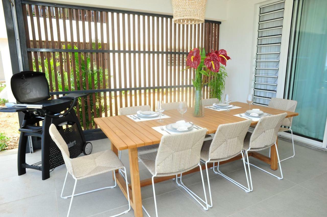 Obiches Luxury Beachfront Apartment Trou-Aux-Biches Bagian luar foto