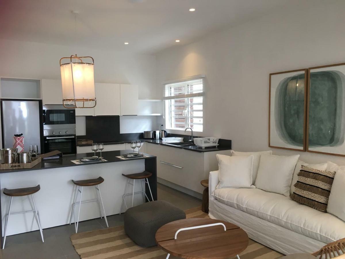 Obiches Luxury Beachfront Apartment Trou-Aux-Biches Bagian luar foto