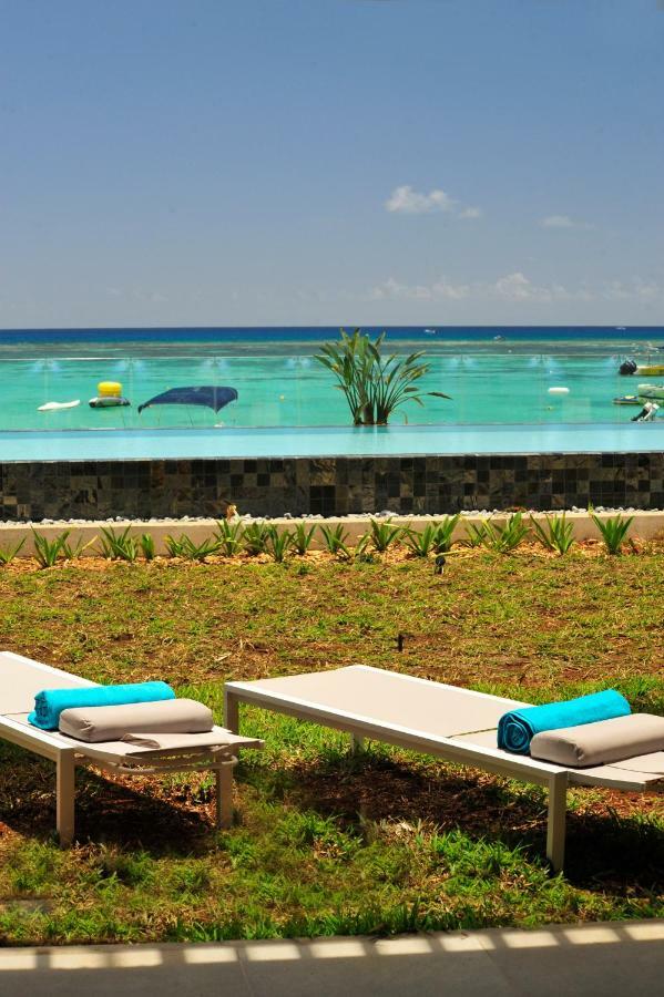 Obiches Luxury Beachfront Apartment Trou-Aux-Biches Bagian luar foto