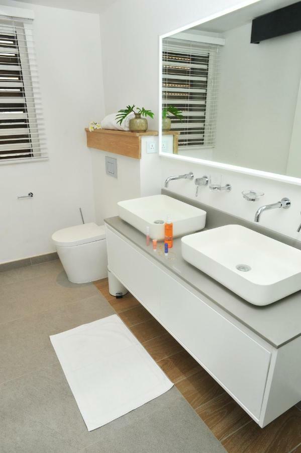 Obiches Luxury Beachfront Apartment Trou-Aux-Biches Bagian luar foto