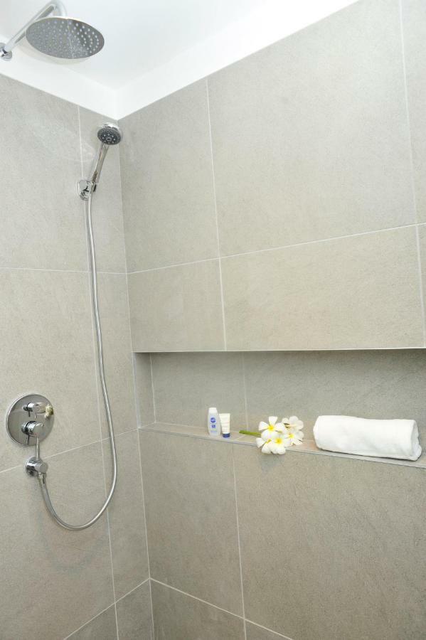 Obiches Luxury Beachfront Apartment Trou-Aux-Biches Bagian luar foto