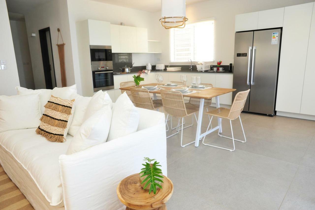 Obiches Luxury Beachfront Apartment Trou-Aux-Biches Bagian luar foto