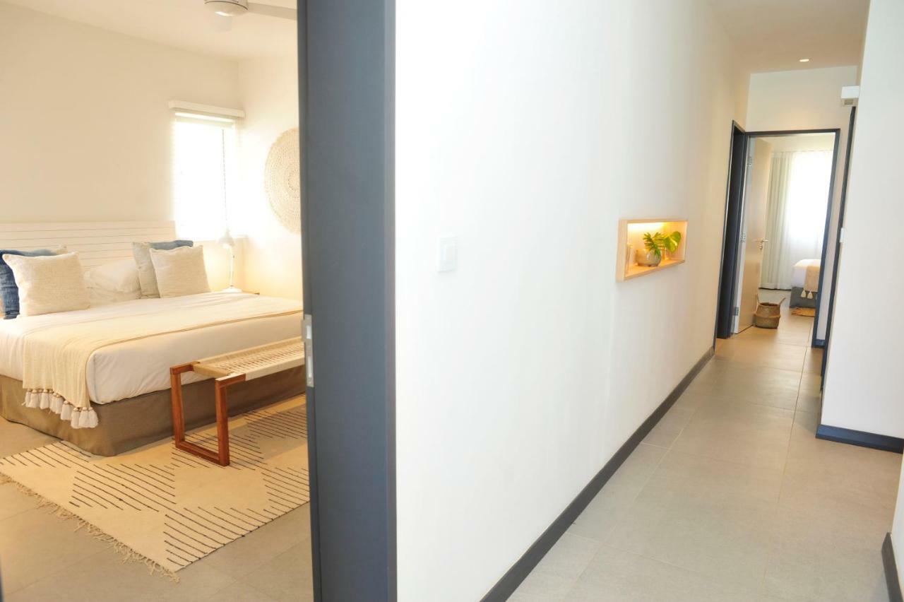 Obiches Luxury Beachfront Apartment Trou-Aux-Biches Bagian luar foto