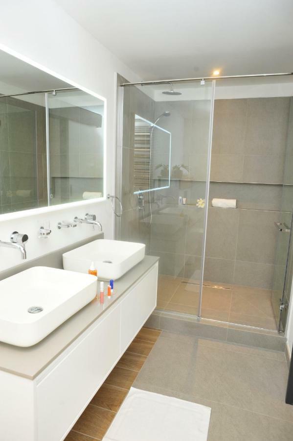Obiches Luxury Beachfront Apartment Trou-Aux-Biches Bagian luar foto