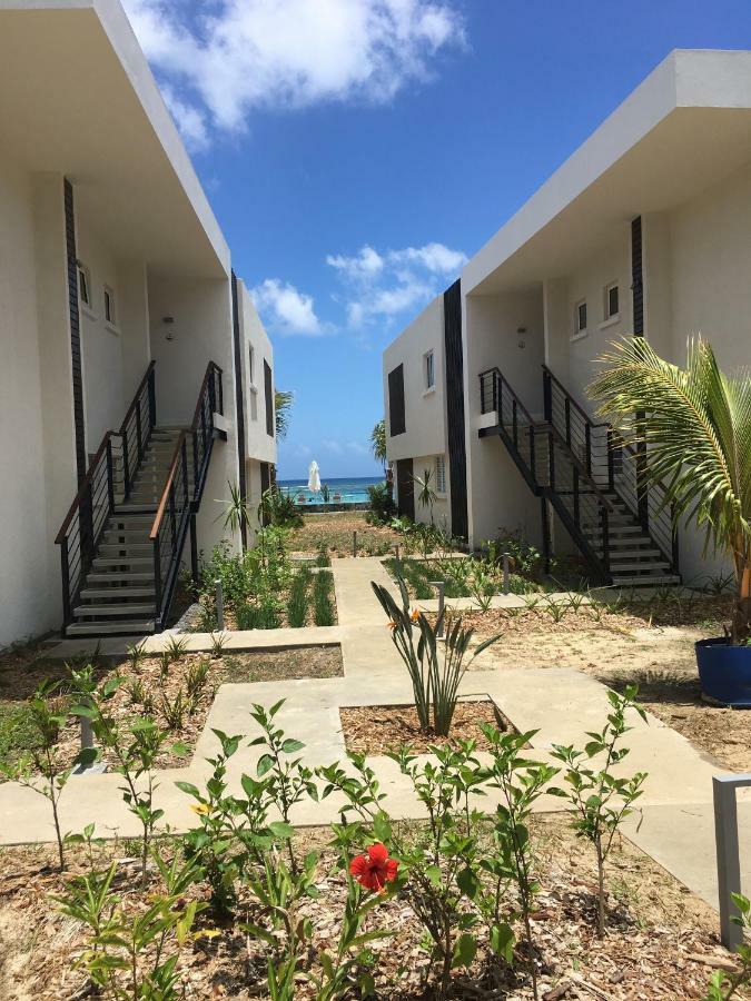 Obiches Luxury Beachfront Apartment Trou-Aux-Biches Bagian luar foto
