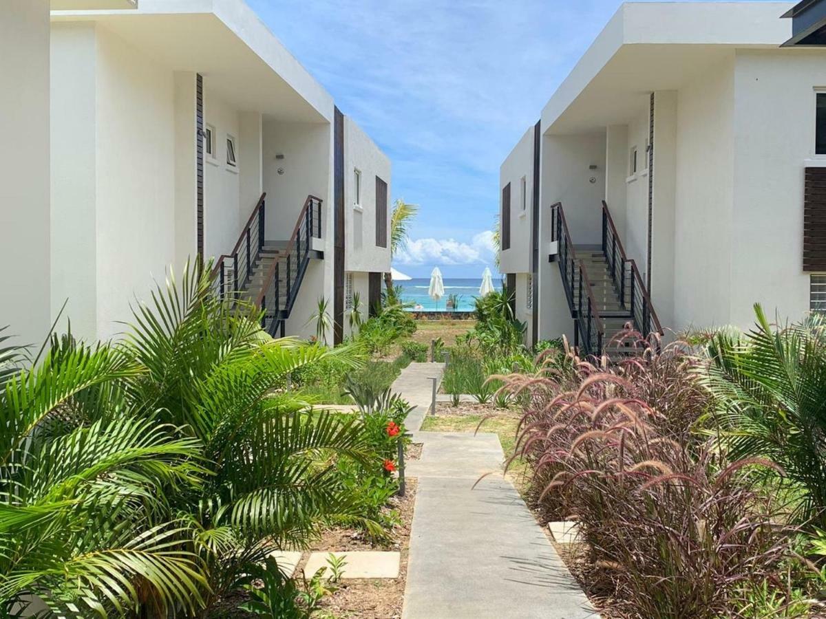 Obiches Luxury Beachfront Apartment Trou-Aux-Biches Bagian luar foto