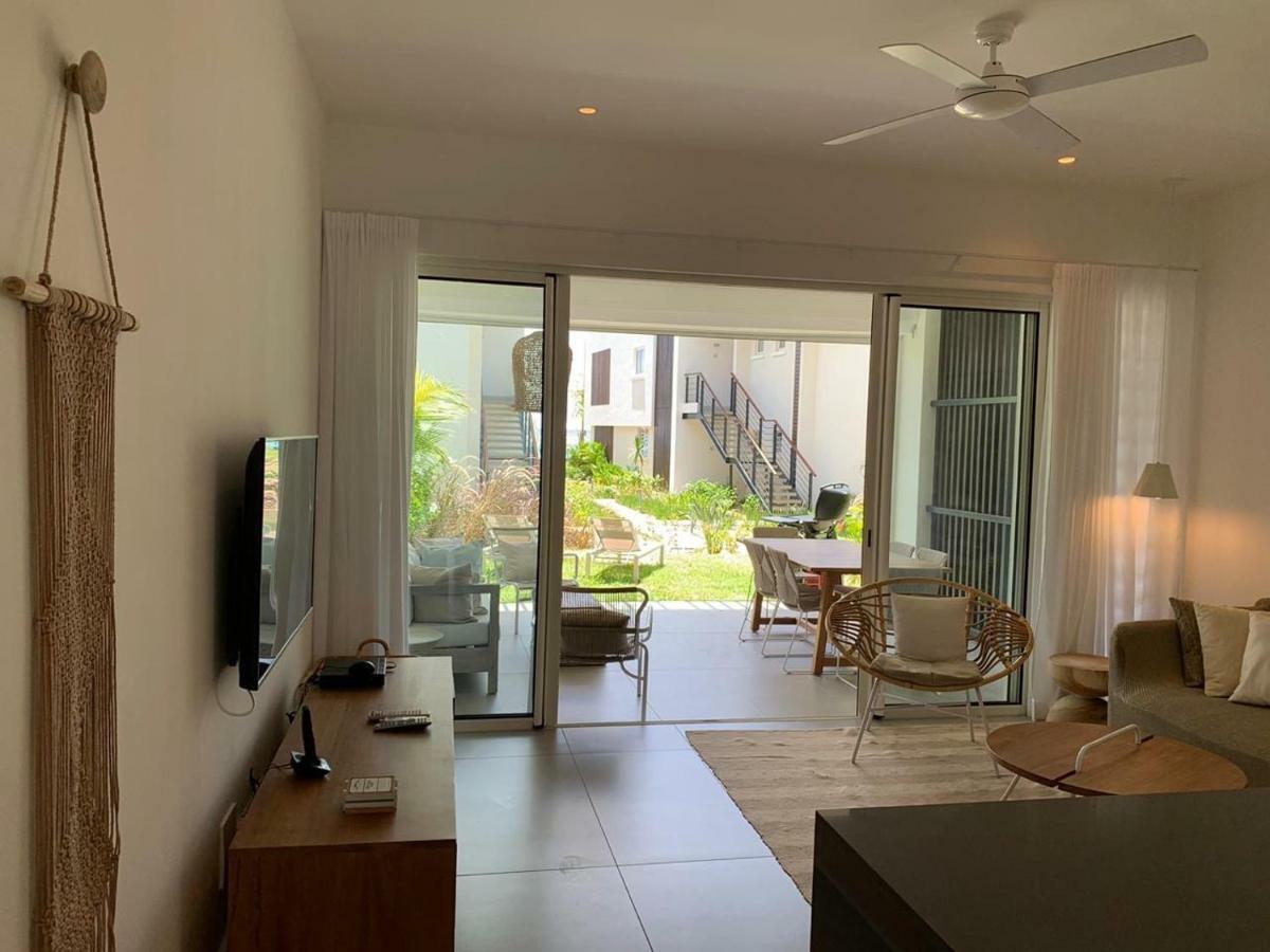 Obiches Luxury Beachfront Apartment Trou-Aux-Biches Bagian luar foto