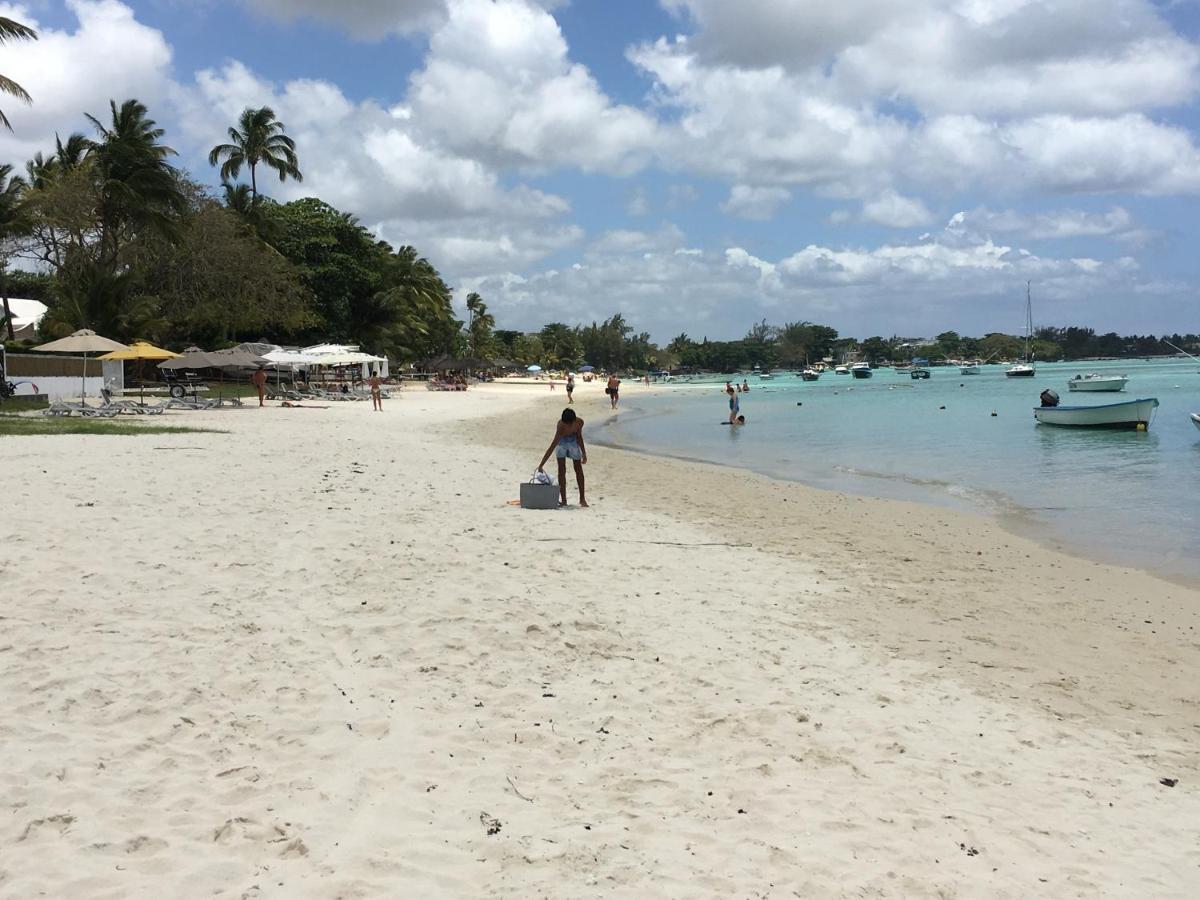 Obiches Luxury Beachfront Apartment Trou-Aux-Biches Bagian luar foto