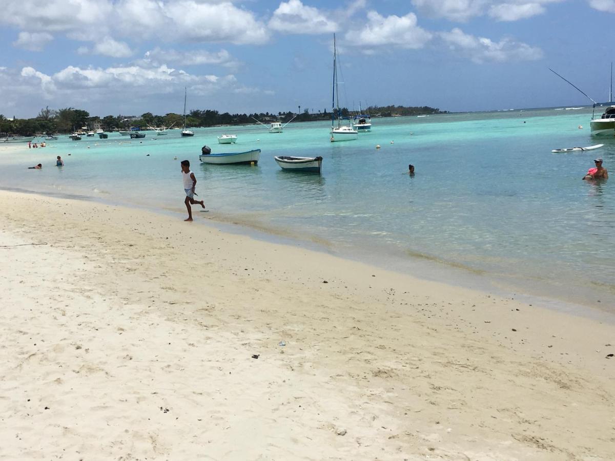 Obiches Luxury Beachfront Apartment Trou-Aux-Biches Bagian luar foto