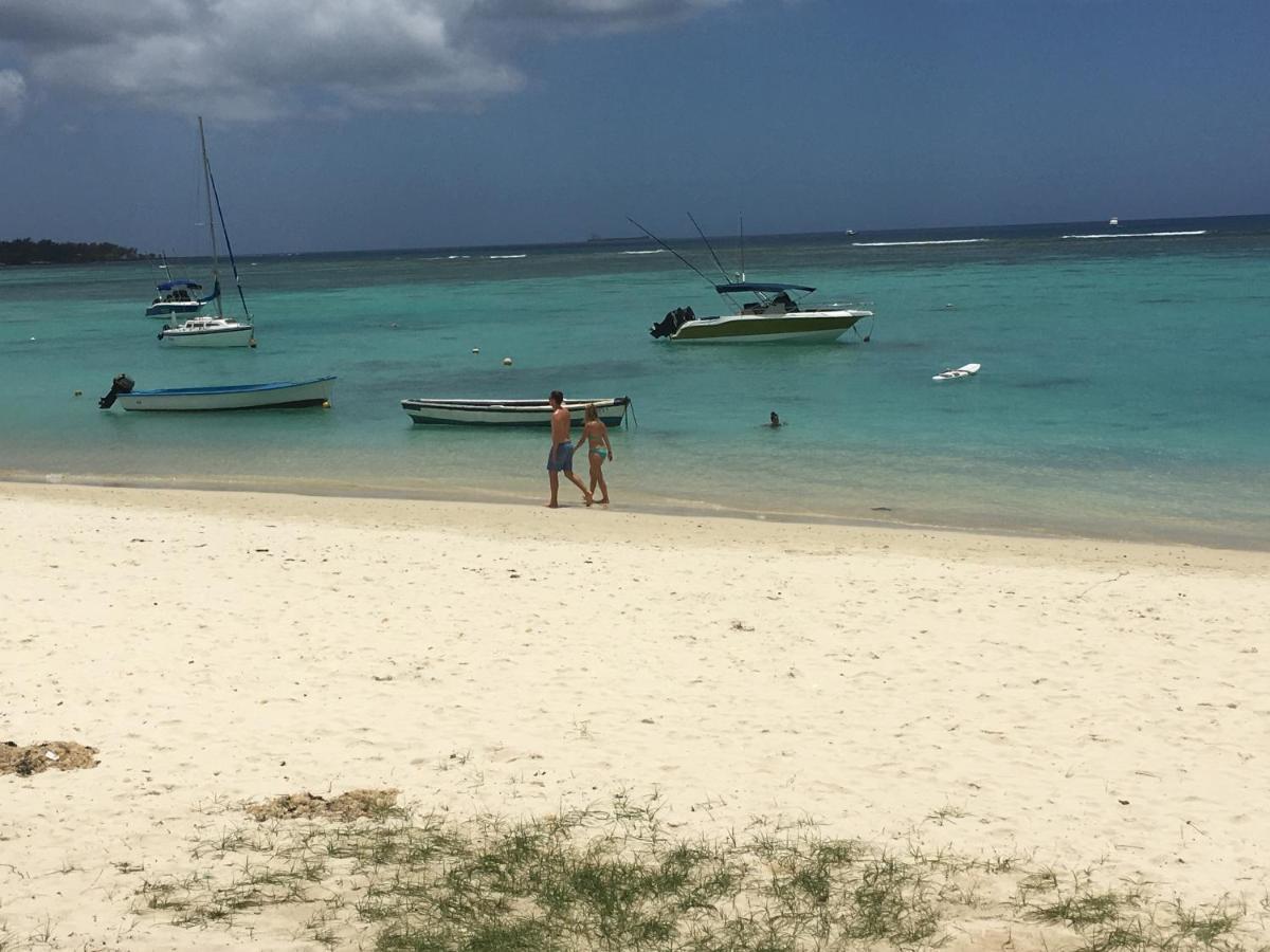 Obiches Luxury Beachfront Apartment Trou-Aux-Biches Bagian luar foto