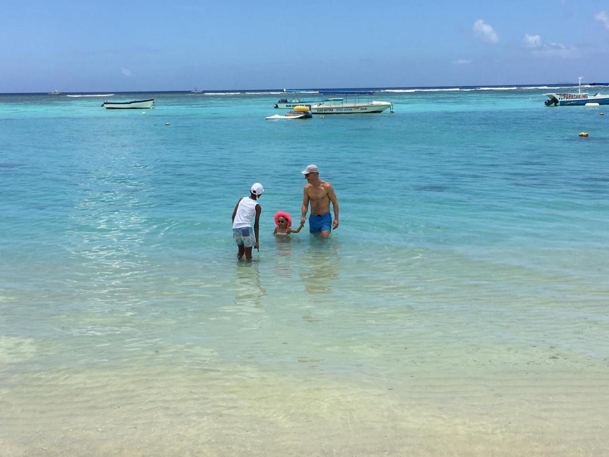 Obiches Luxury Beachfront Apartment Trou-Aux-Biches Bagian luar foto